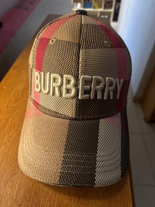 Gorra Burberry Beige y Rosa original.