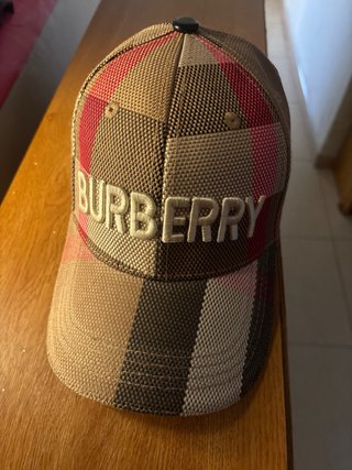 Gorra Burberry Beige y Rosa original.