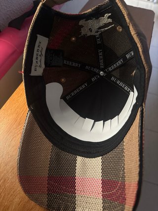 Gorra Burberry Beige y Rosa original.