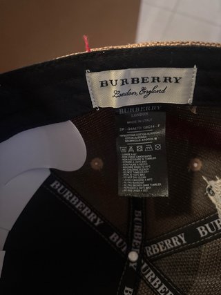 Gorra Burberry Beige y Rosa original.