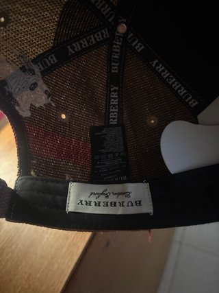 Gorra Burberry Beige y Rosa original.