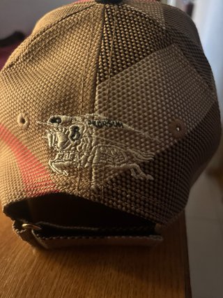 Gorra Burberry Beige y Rosa original.