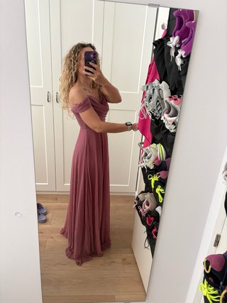 Vestido largo lila con tirantes