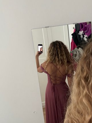 Vestido largo lila con tirantes
