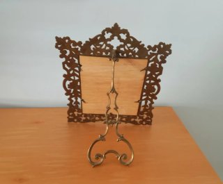 Marco antiguo de bronce