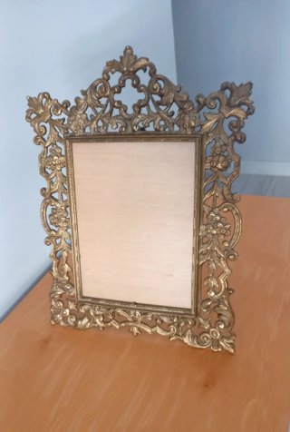 Marco antiguo de bronce