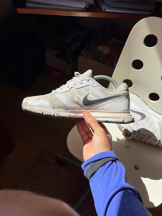 Zapatillas Nike Blancas y Grises