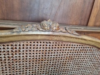 Cabecero de cama clásico con rejilla