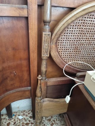 Cabecero de cama clásico con rejilla