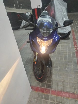 Suzuki GSXR 600 K5 Azul y Blanco