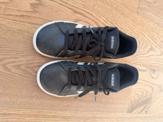 Zapatillas Adidas niño negras y blancas