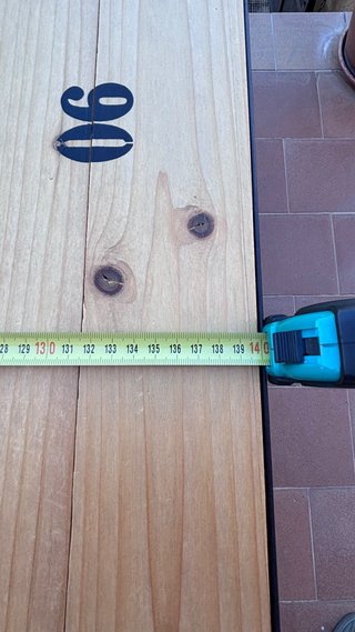 Mesa de madera y metal