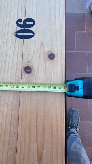 Mesa de madera y metal