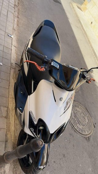Yamaha Jog RR Scooter Negra y Blanca