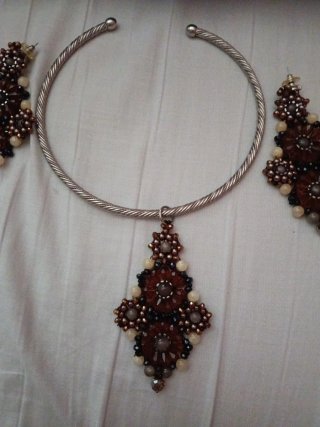 Conjunto Gargantilla y Pendientes