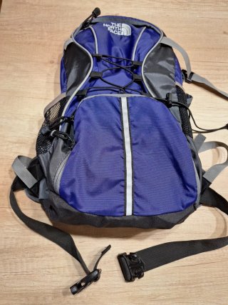 Mochila The North Face azul y gris