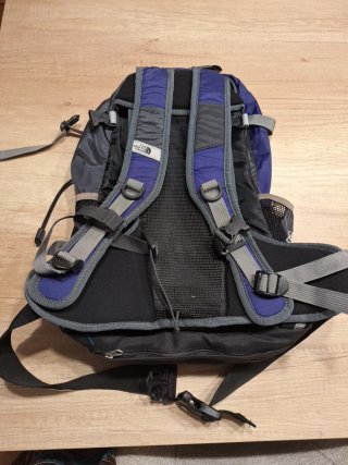 Mochila The North Face azul y gris