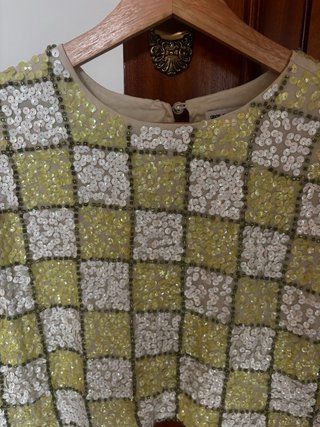 Chaleco lentejuelas cuadros blanco y amarillo