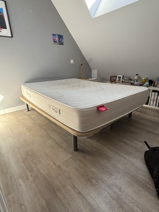 Base tapizada Pikolin beige con colchón