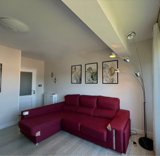 Cama Ikea Blanca + Chaiselong y Lámpara.