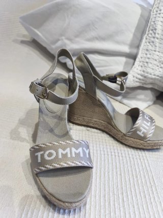 Sandalias cuña Tommy Hilfiger beige