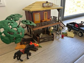 Playmobil Safari Casa y Coche 4x4
