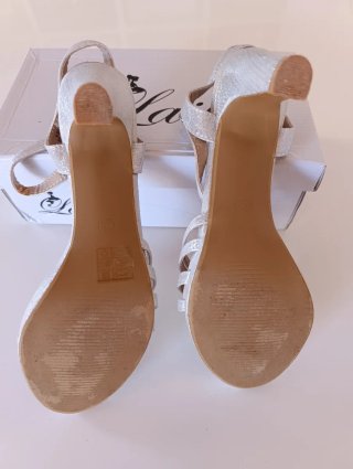 Zapatos de tacón plateados