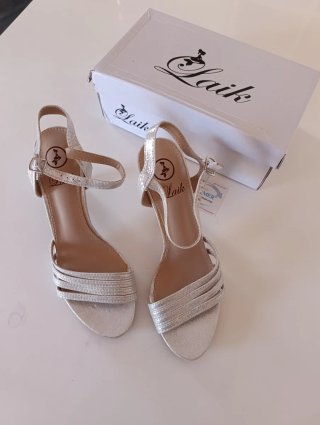 Zapatos de tacón plateados
