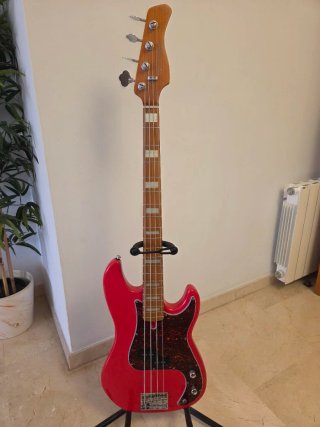 Sire P5 Bajo Eléctrico 4 Cuerdas Rojo