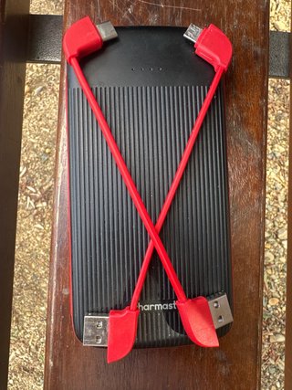 Charmast Power Bank Negro con Borde Rojo