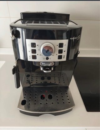 Cafetera DeLonghi Magnifica S Negra