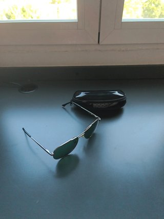 Gafas de sol aviador doradas y verdes