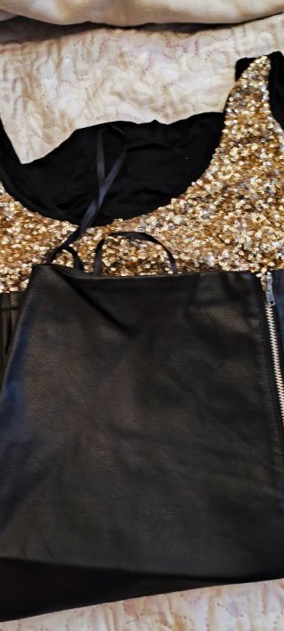 Conjunto fiesta lentejuelas doradas y falda negra