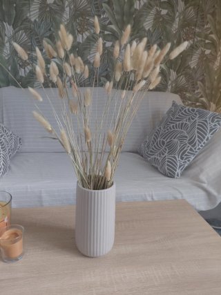 Jarrón beige con decoración