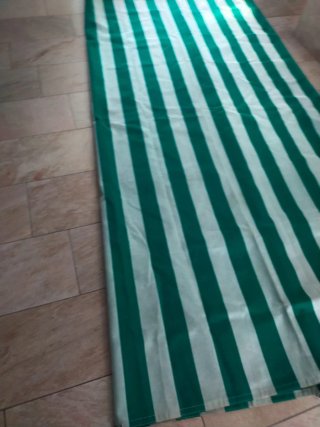 Cortinas y habitación caseta romería verde y blanc