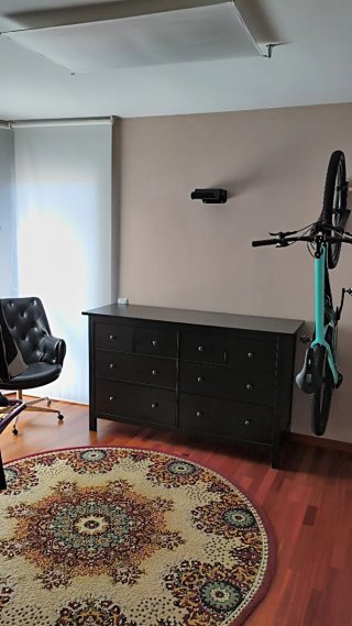Cajonera Ikea Hemnes en color marrón - negro