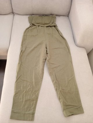 Macacão Zara verde militar
