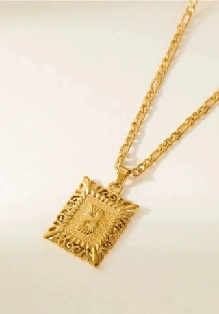 Collar con dije inicial B