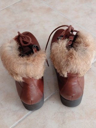 Botines de cuero marrón con pelo