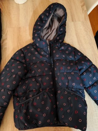 Abrigo niña talla 7-8 con corazones