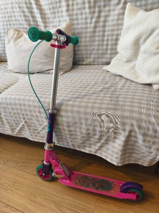 Patinete infantil Decathlon rosa y morado 4-6años