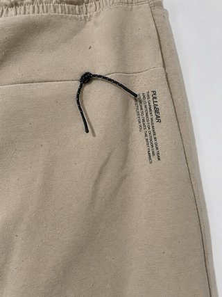 Pantalón beige Pull&Bear con cordón