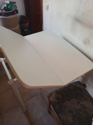 Mesa de cocina y 2 sillas