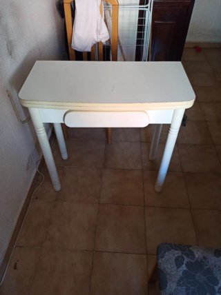 Mesa de cocina y 2 sillas