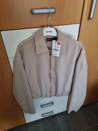 Cazadora Lefties beige talla XS sin estrenar