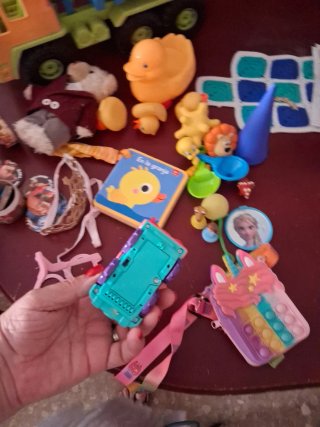 Camión y Juguetes Varios