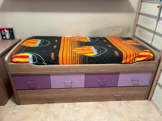 Mesa juvenil con cama y arcón