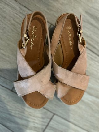 Sandalias cuña beige/marrón talla 36