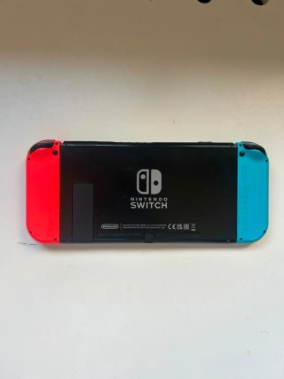 Nintendo Switch + accesorios (caja, mandos..)
