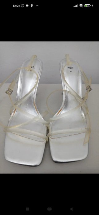 Sandalias ZARA transparentes plateadas talla 40